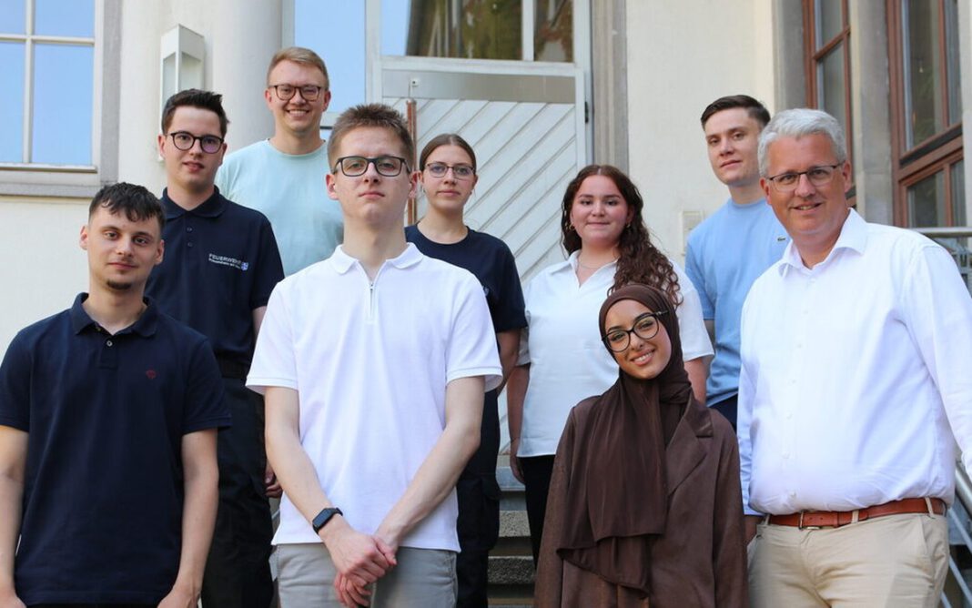 Rüsselsheim: Acht Auszubildende beginnen ihre Ausbildung in der Stadtverwaltung