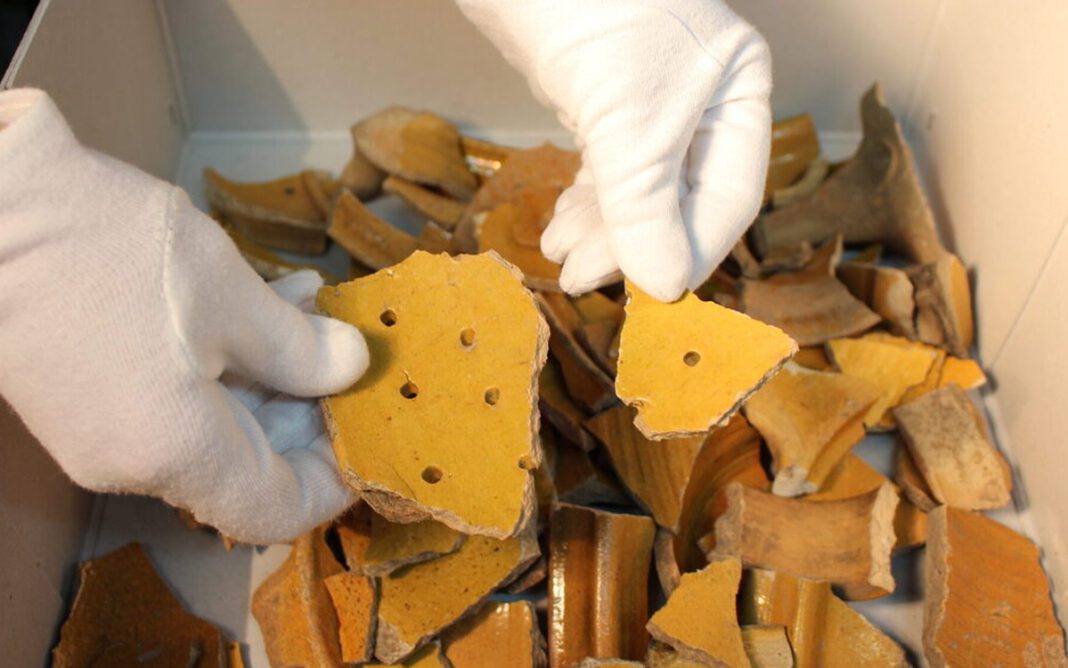 Rüsselsheim zeigt archäologische Funde bei Führung durch Festungsanlage Rüsselsheim zeigt archäologische Funde bei Führung durch Festungsanlage