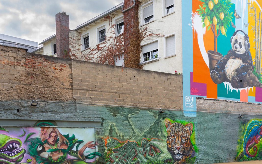 Temporärer Stadtgarten in Rüsselsheim erhält großformatige Wandgemälde und Sitzflächen